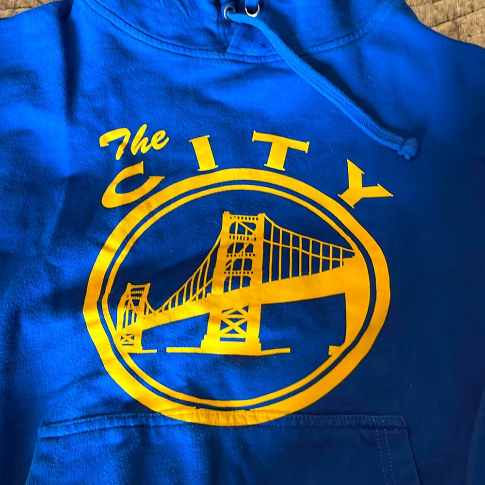 Golden gate warriors hoodie.